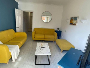 Queen Anne Court with FREE PARKING By Prescott Apartments